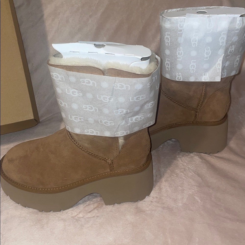 NWT UGG ESMEE Platform Heeled Boot in Chestnut - Picture 12 of 16